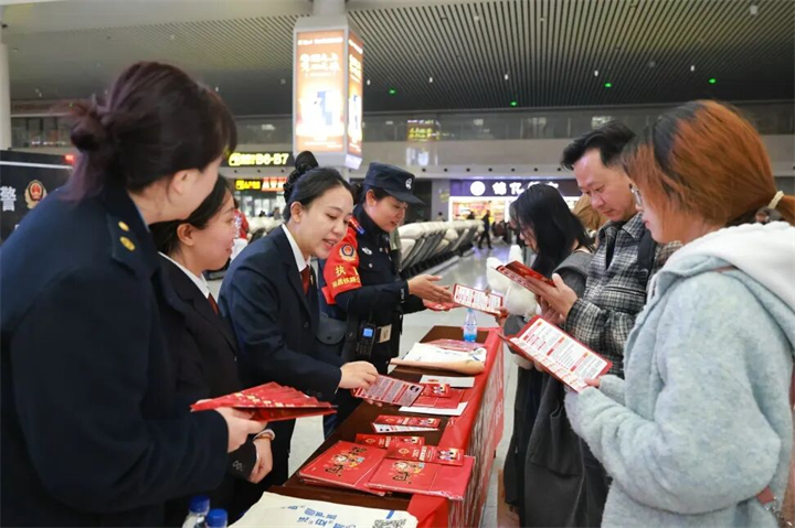 憲法宣傳進車站